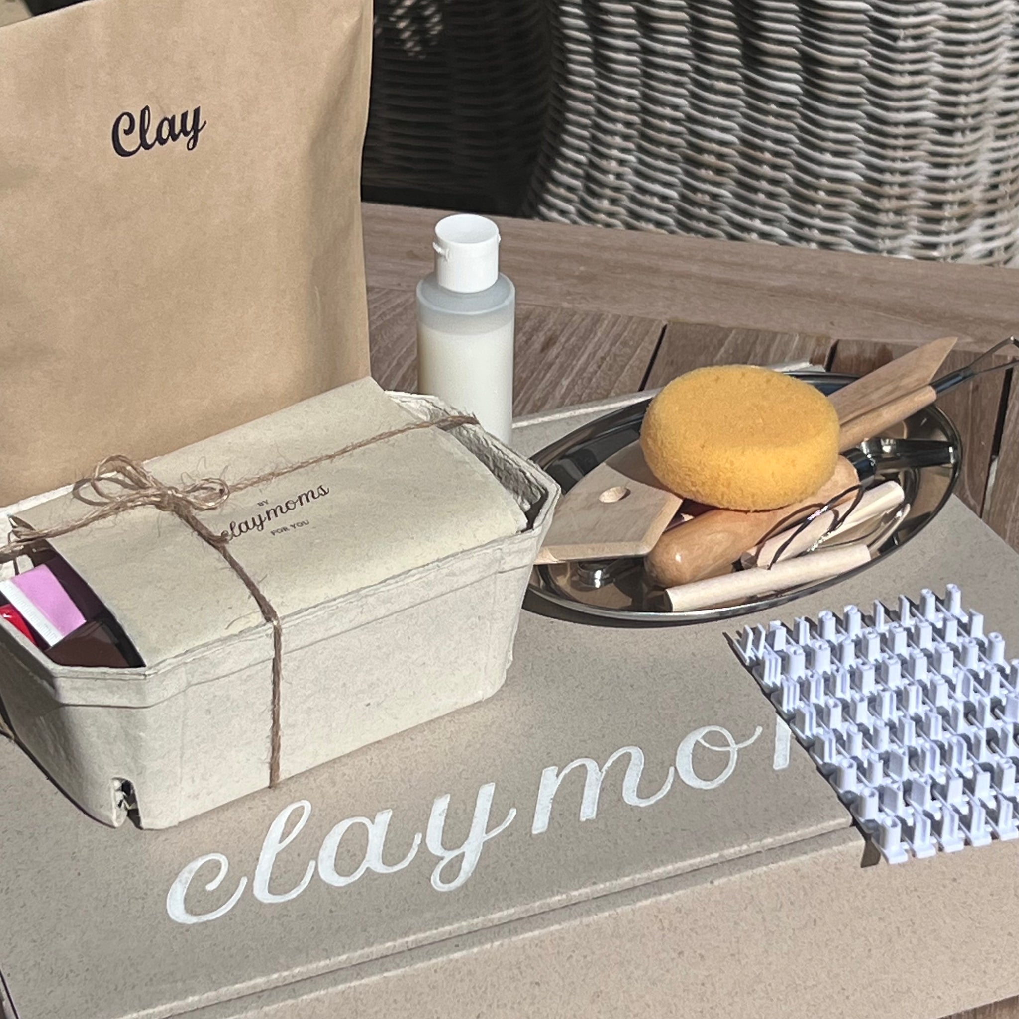 DIY Töpferbox mit lufttrocknendem Ton und Werkzeugen